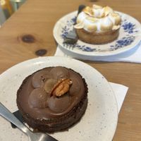 Tarte chocolat et tarte citron  at Les Belles Âmes Pâtisserie in Lyon