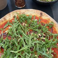 Magherita mit Champignons, Zwiebeln und Rucola + Chiliöl statt Käse  at Edelweiss in Mayrhofen