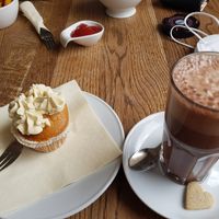 Lemon cake cupcake with hot chocolate at Krawummel in Muenster