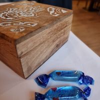 Vegan candy with bill at Bistro MaReine in Deinze