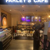 Farley’s Cafe - Digital Menu with Grab and Go Display  at OAK - Farley's Cafe - T2 in Oakland