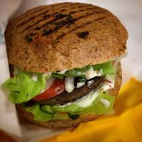 very delicious vegan hamburger at Nanda's in Lucca