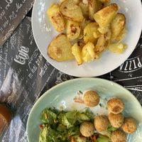 Potatoes and salad with falafel at Nanda's in Lucca