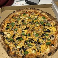 XXL Vegan cheese pizza   at Pizzi Király in Budapest