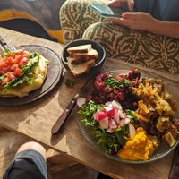Garbanzo flatbread, superfood bowl at Atelier de Viveres in Puerto Madryn