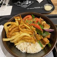 Seitan saltado  at Alma Vegan Food in Santiago