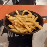 Small side of fries at Alma Vegan Food in Santiago