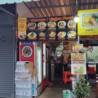 Vegan part of the menu and Jain logo displayed at CHAIXI NOODLE 5 - ชายสี่ บะหมี่เกี๊ยว - ปากกซอยพระตำหนัก 5 in Pattaya