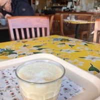 Vegan koffie bij zee   at Hightide Surf & Food in Ijmuiden