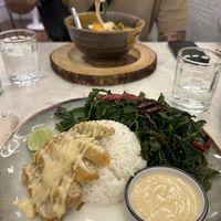 Crispy chicken with rice   at Kem-Kon Pahurat (เข้ม-ข้น พาหุรัด) in Bangkok