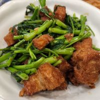 Stir fried morning glory with crispy vegan pork at Kem-Kon Pahurat (เข้ม-ข้น พาหุรัด) in Bangkok