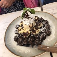 chocolate and banana waffles  at Kem-Kon Pahurat (เข้ม-ข้น พาหุรัด) in Bangkok