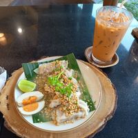 Vegan dumplings and iced thai tee (soy milk base) at Kem-Kon Pahurat (เข้ม-ข้น พาหุรัด) in Bangkok