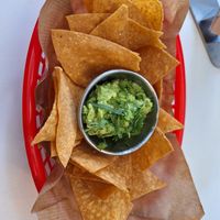 Totopos con Guacamole at Taqueria Paloma in Lisbon