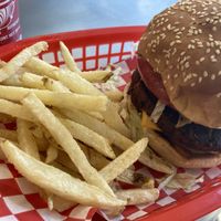 Hamburguesa sencilla con papas y queso   at Hamvurguesas al Carbon in Mexico City