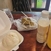 Bao bun, soy milk and rice cake. The place I'm eating is not at the stall at Unnamed Street Food Stall in Ho Chi Minh City