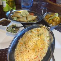 Pedí Arroz, Curry de Coliflor y unas Samosas vegetales, las salsas increíbles. Trato excelente.  precio muy económico.  at Shimla Spice in Torrevieja