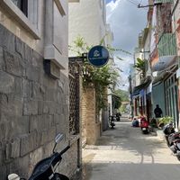 Entrance in side alleyy  at Hứa Ý Đế Chay in Qui Nhon