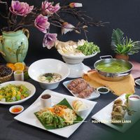 Mâm cơm chay đa dạng như gỏi Hứa Ý Đế Chay, canh hạt sen rong biển, salad trái cây, nem vuông, lẩu nấm lá é!
Nhà hàng Hứa Ý Đế Chay những món at Hứa Ý Đế Chay in Qui Nhon