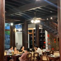 Nhà hàng có khách gia đình ăn chay, kiến trúc nhà hàng chay Quy Nhơn rất đẹp
 at Hứa Ý Đế Chay in Qui Nhon