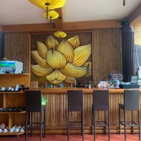 Không gian nhà hàng đẹp sang trọng có hoa sen phía khoảng sân bước vào làm điểm nhấn ấn tượng. at Hứa Ý Đế Chay in Qui Nhon