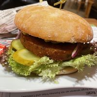 Vegetarischer Burger (gleichzeitig vegan, ohne coleslaw)  at Landgasthof Zum Stern in Buehlertann