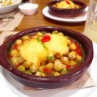 Garbanzos en salsa con alioli gratinados. at Quinoa Vegetariano in Elche