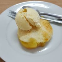 Manzana asada con helado vegano at Comedor Vegetariano Elche in Elche