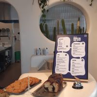 Food offer at HUMM Deli in Antwerpen