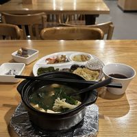 Set of buffet dishes with soup.  at Vegetarian Hall - 素食堂解放路店 in Hangzhou