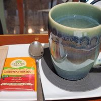 Moringa Hibiscus Tee at Robi's Café in Winterthur