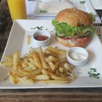 Taste Molnar Sanduíche de Bife Veggie Empanado at Taste and See in Sao Paulo