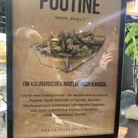 Poutine kommen ursprünglich aus Kanada.  at Frittenwerk - Hauptbahnhof in Hannover