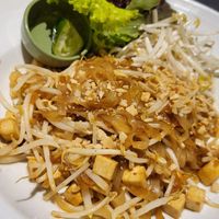 Überteuertes Pad Thai.  Leider auch mit fischsauce at Ra Ruen Phang Nga Cafe & Restaurant - ระรื่น พังงา in Phang Nga