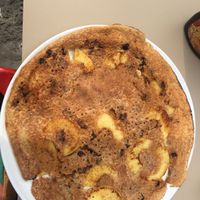 Vegan pancake with apples and raisins at De Muntkelder in Utrecht