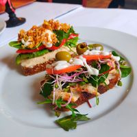 Rejemad og avocadomad at V Sorte Hest in Copenhagen