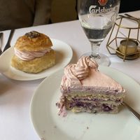 This “Lagkage”/ layered cake(?) was soooo good, oh my 🤩🤤🤤  at V Sorte Hest in Copenhagen
