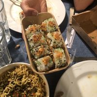 Sushi Sabki Maki. El mejor plato. Buenísima combinación de ingredientes y explosión sensorial en la boca. 100% recomendables. Vienen 8.  at Shlen - Salamanca in Madrid