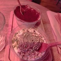 Cheesecake de pistacho y tiramisú at Shlen - Salamanca in Madrid