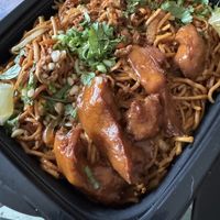 Fried Noodles mit Sweet and Sour chicken 5/5  at Konvini in Cologne