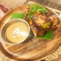 Tofu con salsa de saté de cacahuete at Pawikan in Puerto Princesa