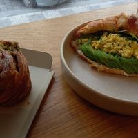 pistachio cruffin (95czk ≈ 3,80€) and filled croissant "chill" (190czk ≈ 7,61€) at Elias Coffee Shop in Prague