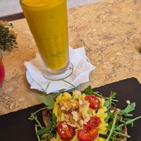 Mango smoothie & brunch at Vivi Bistrot - Piazza Venezia in Rome