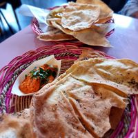 Papadums and flatbread at Fankaasoo  in Groningen