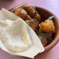 Kleine aardappelen met heerlijke saus  at Fankaasoo  in Groningen