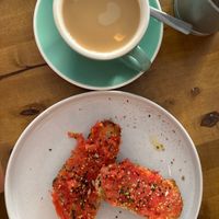 Café con leche de avena y tostadas clásicas  at Café 22 in Mallorca