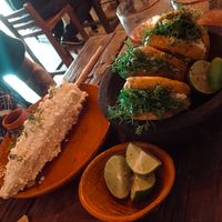 Mis amadas Gorditas a la derecha y un Elote a la izquierda  at Los Loosers in Mexico City