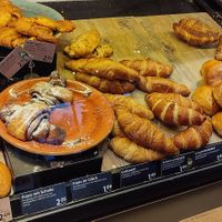 vegan are here: muffin 🧁 and pretzelstick 🥨 at Junge Die Bäckerei in Neu Wulmstorf