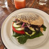 Pan pita con vegetales y humus at Casa Ceiba  in San Luis Potosi