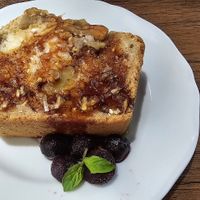 Cake at Vegan Eat Tokyo in Tokyo